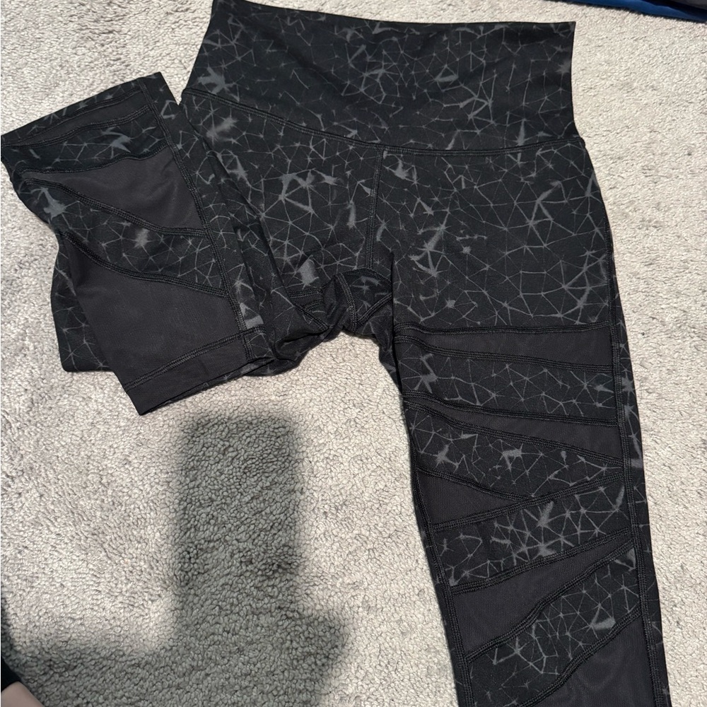 Lululemon black and gray leggings size 8 25”